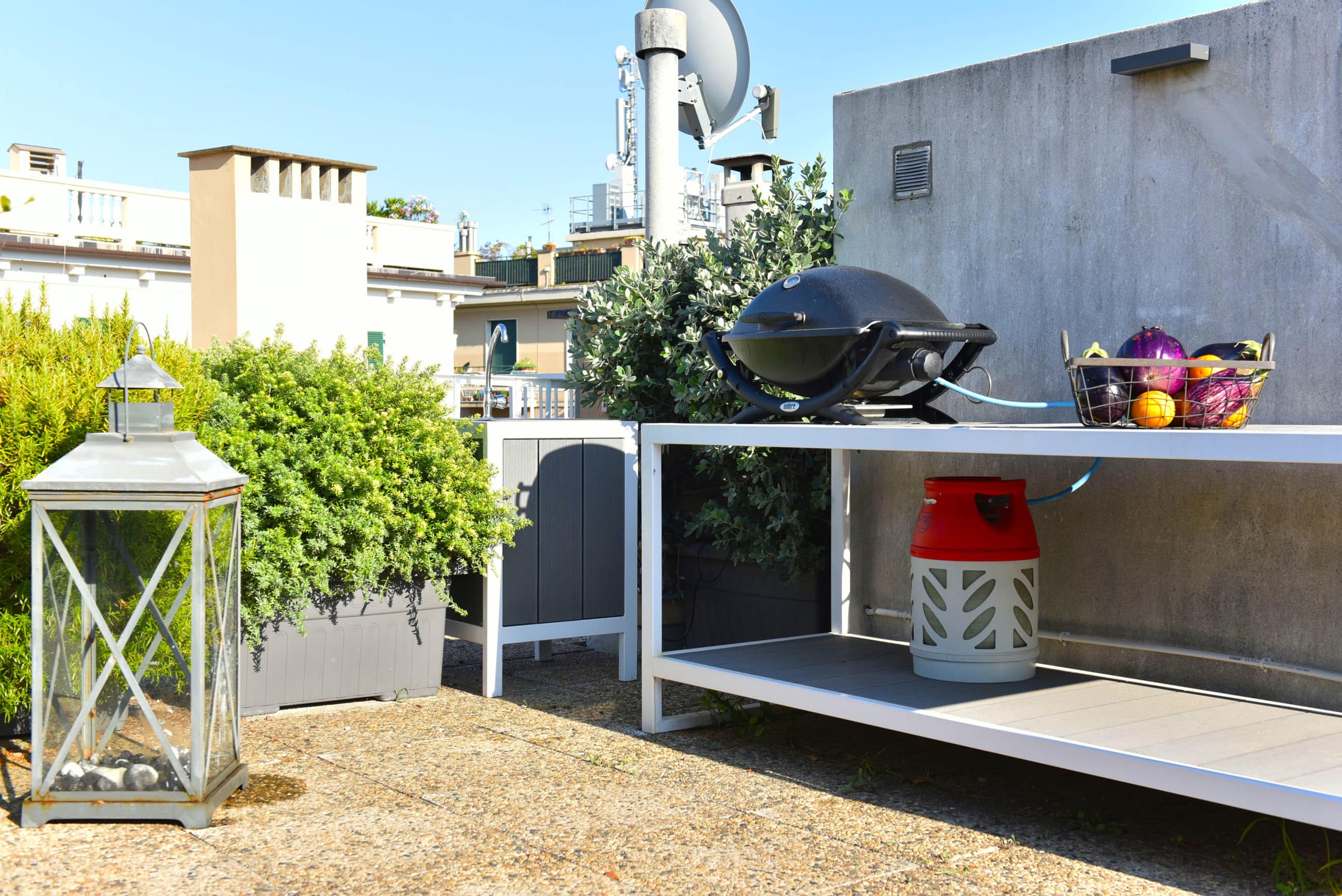 terrazzo con gazebo