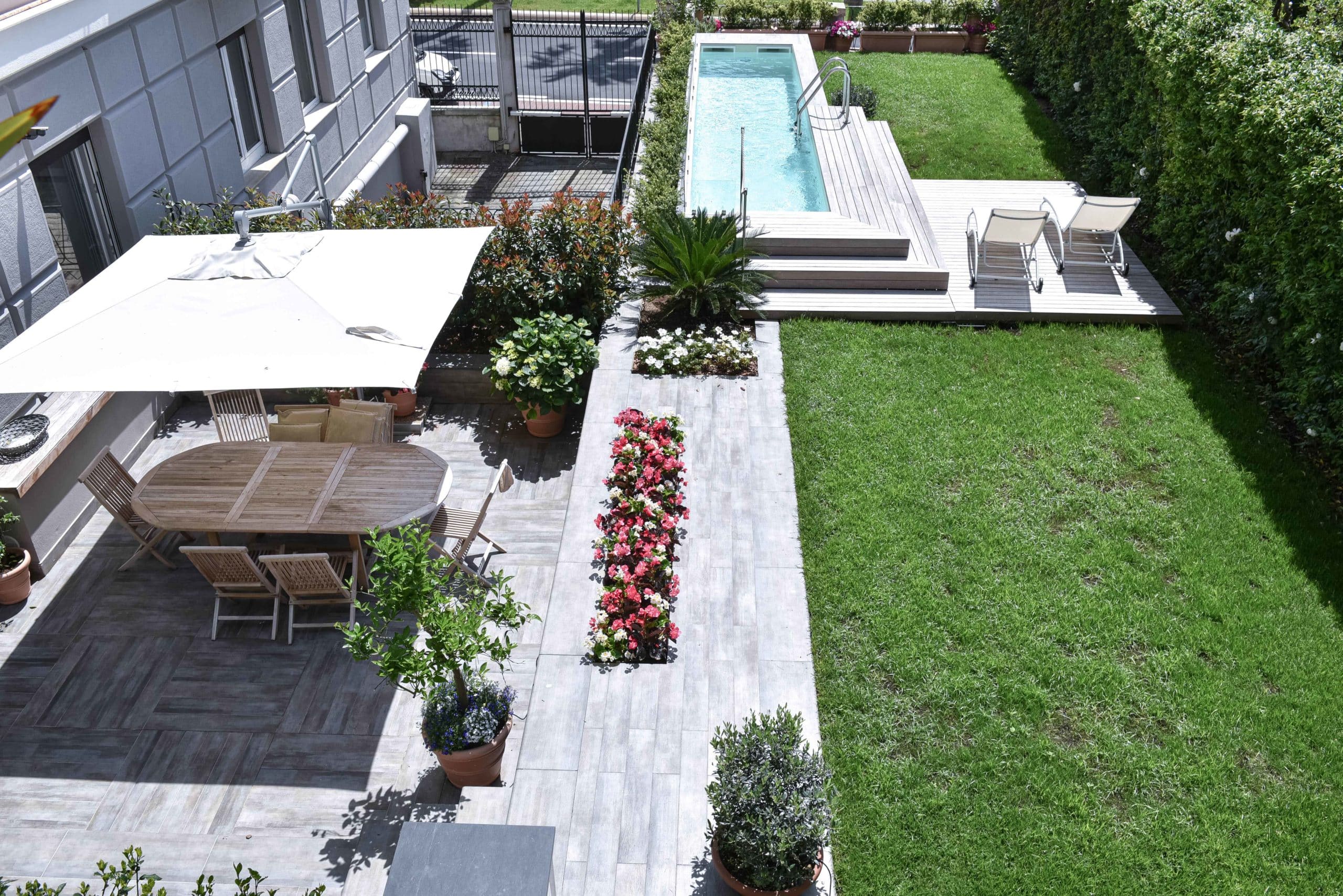 Giardino con piscina